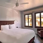 Casa Del Mar Inn