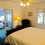 Old Yacht Club Inn