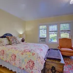 Secret Garden Inn & Cottages