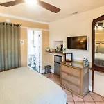 Harbor House Inn