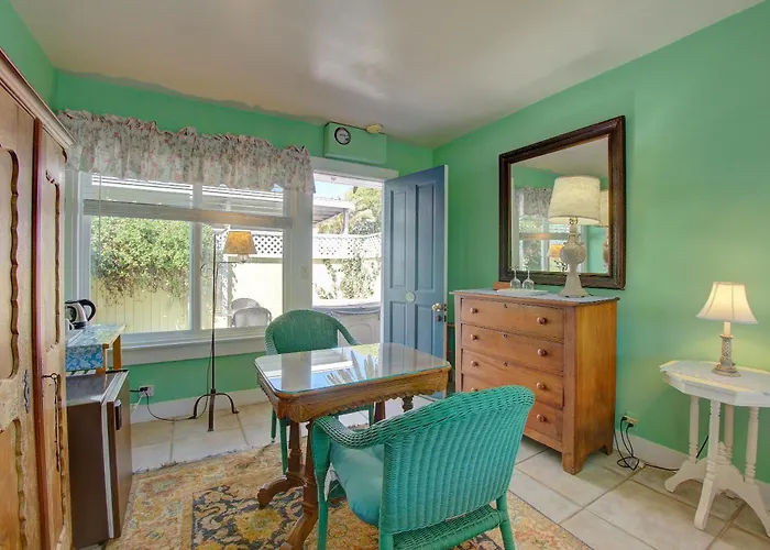 Secret Garden Inn & Cottages