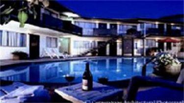 Hotel At East Santa Barbara