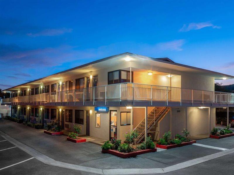 Hotel 6-santa Barbara, Ca - State Street Santa Barbara