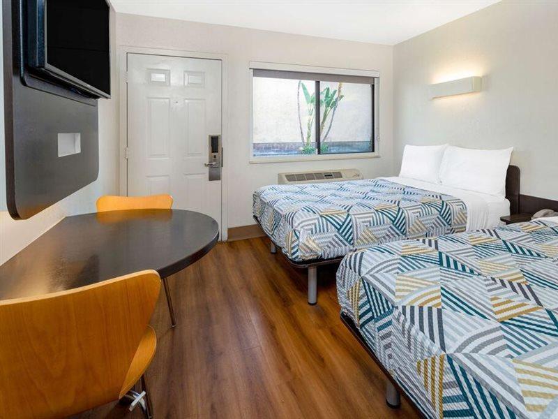 6-santa Barbara, Ca - State Street Hotel