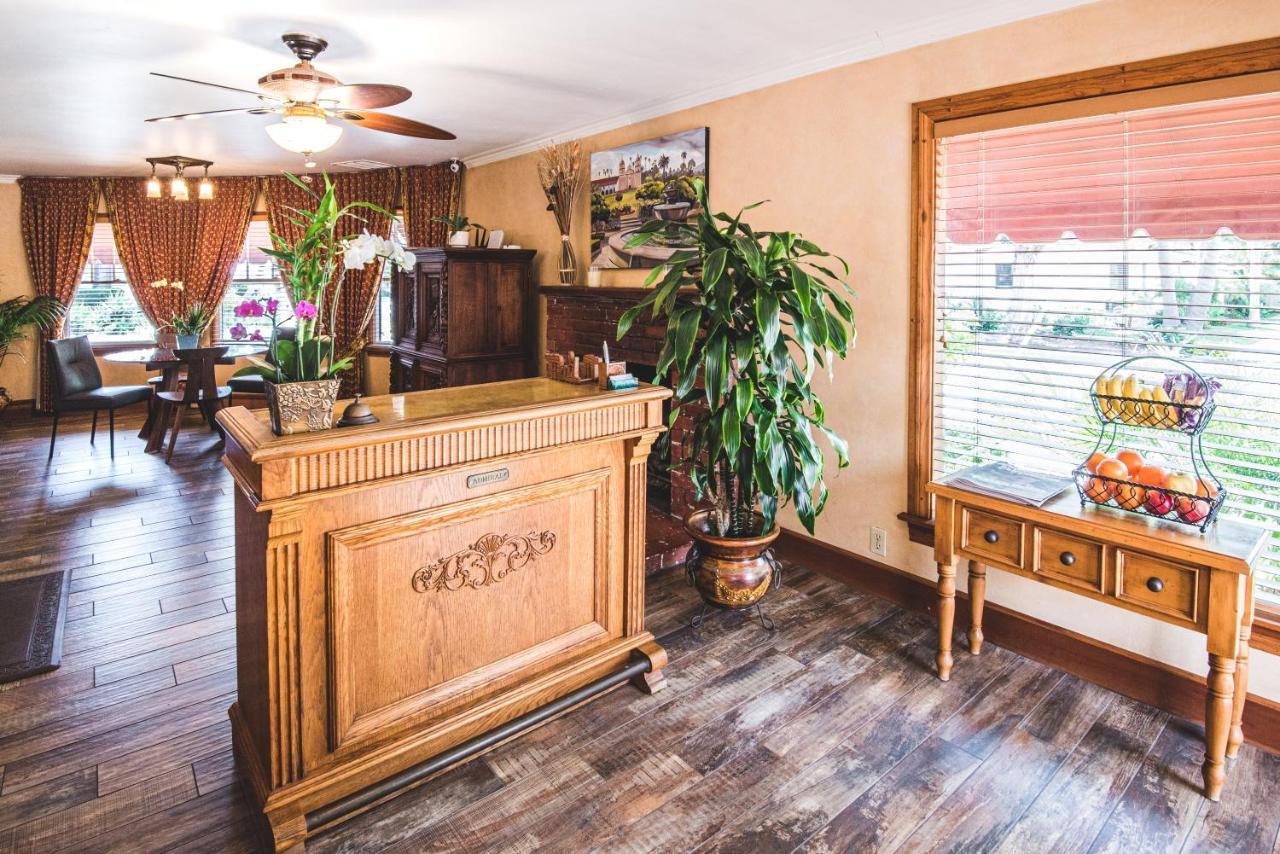 Harbor House Inn 3*