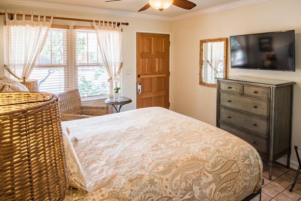 Harbor House Inn 3*