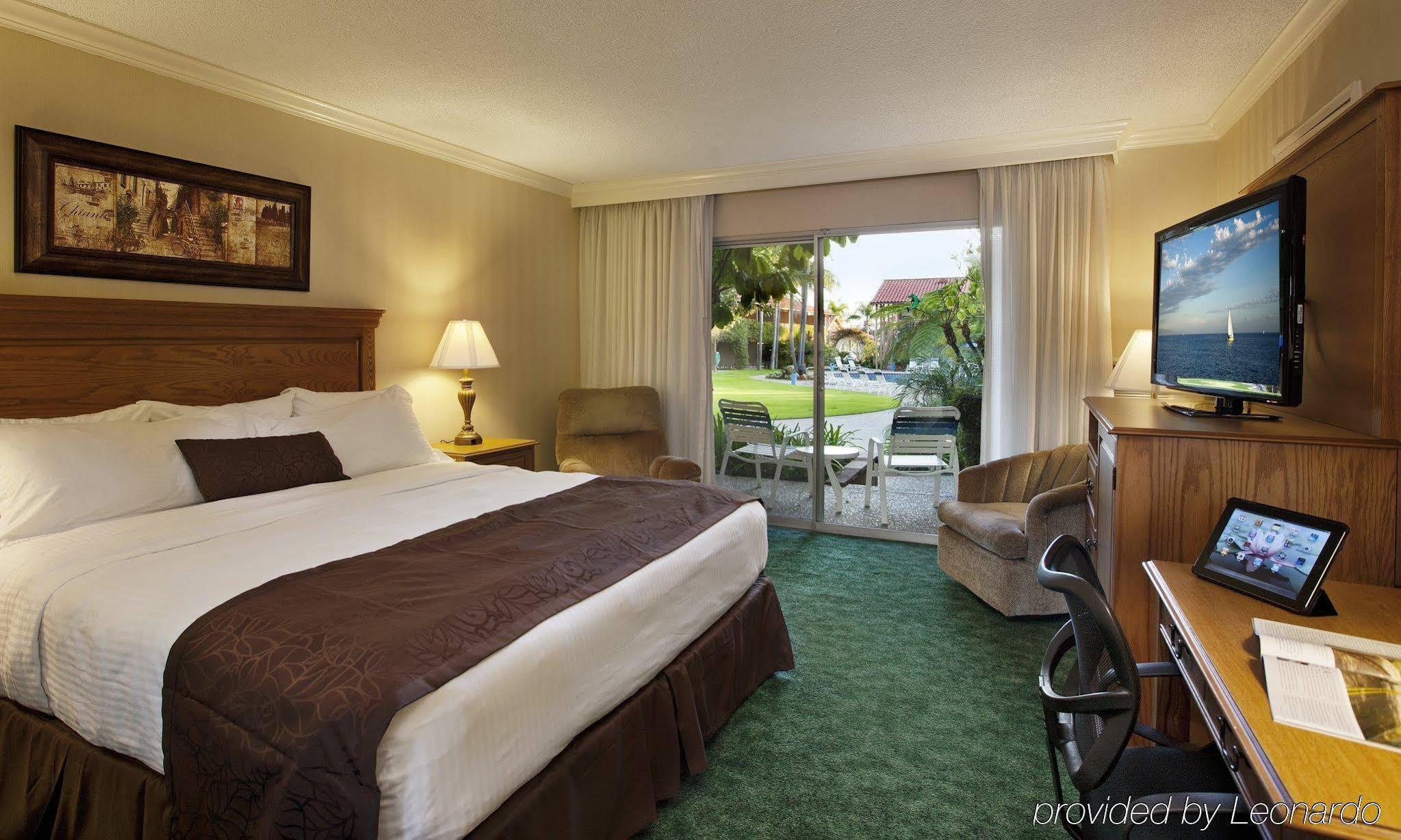 Western Pepper Tree Hotel 3*