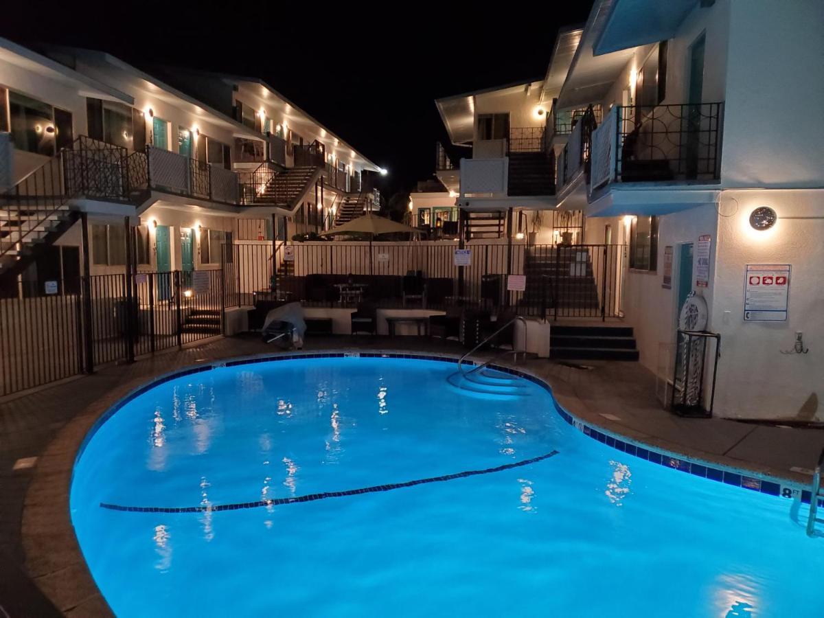 Hotel At East 2*