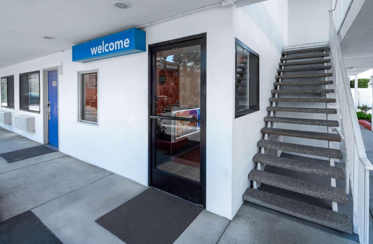 Hotel 6-santa Barbara, Ca - State Street 2*
