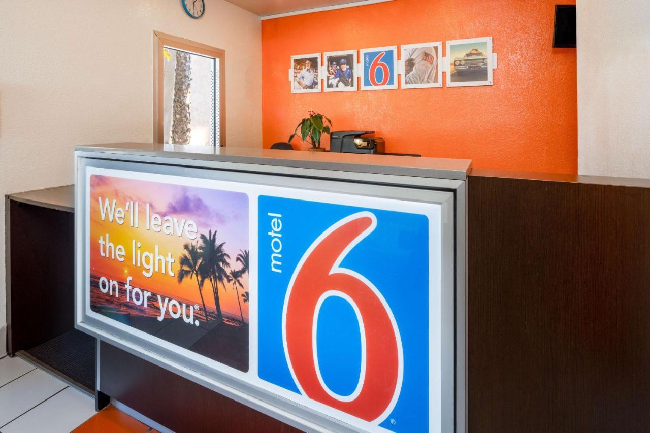 Hotel 6-santa Barbara, Ca - State Street
