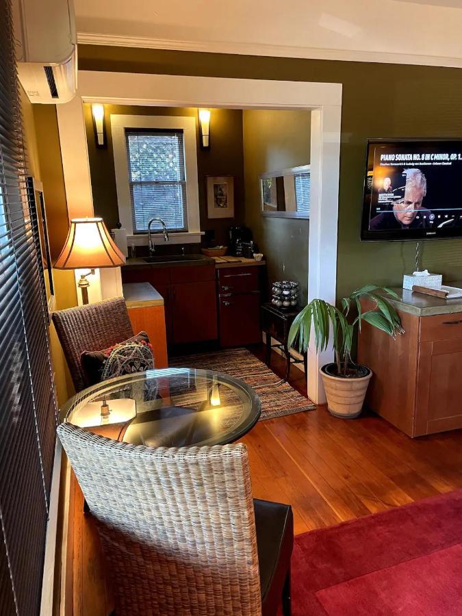 The 3 Dux Apartment Santa Barbara