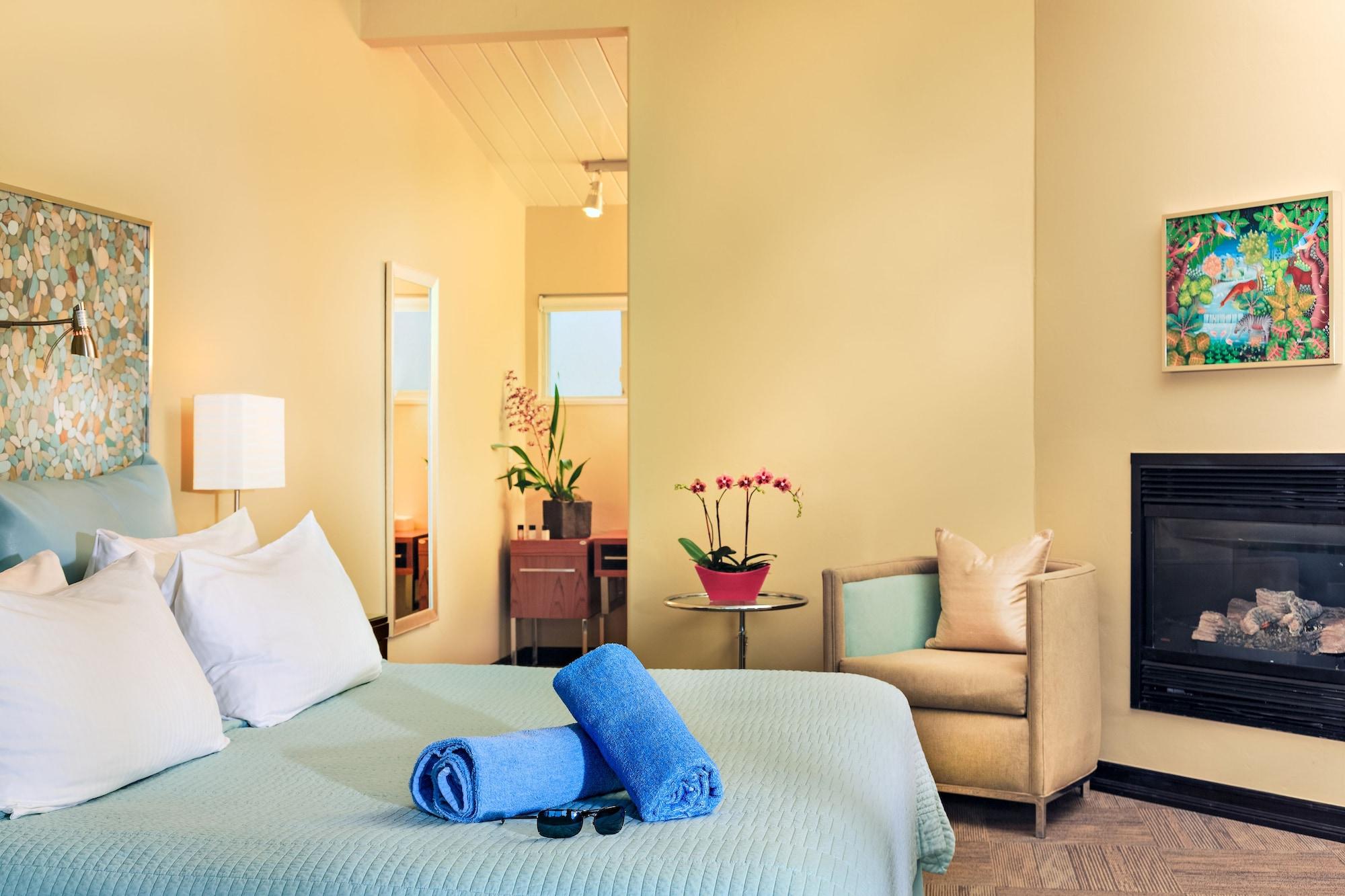 Hotel At East 2*