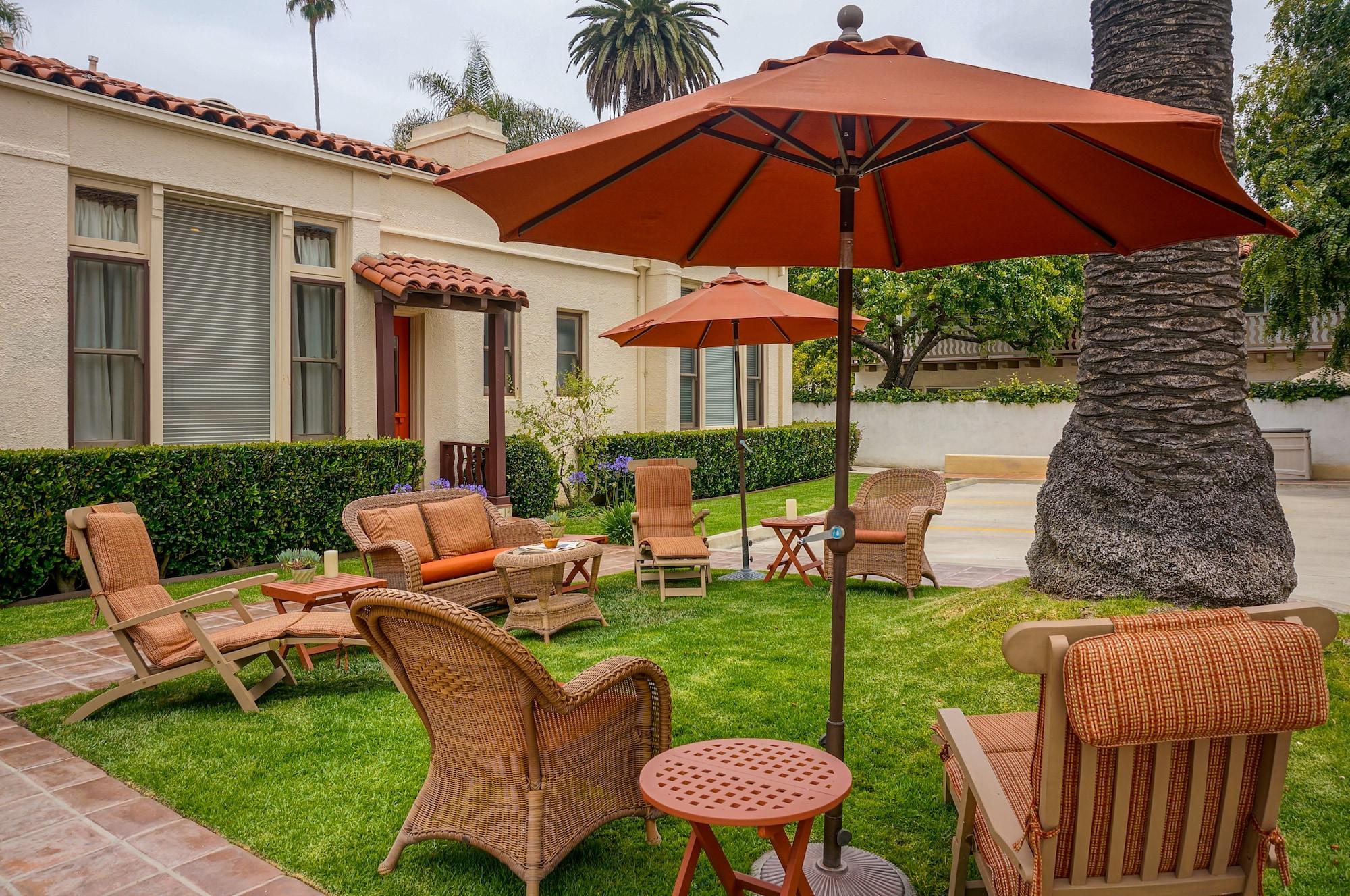 Harbor House Inn