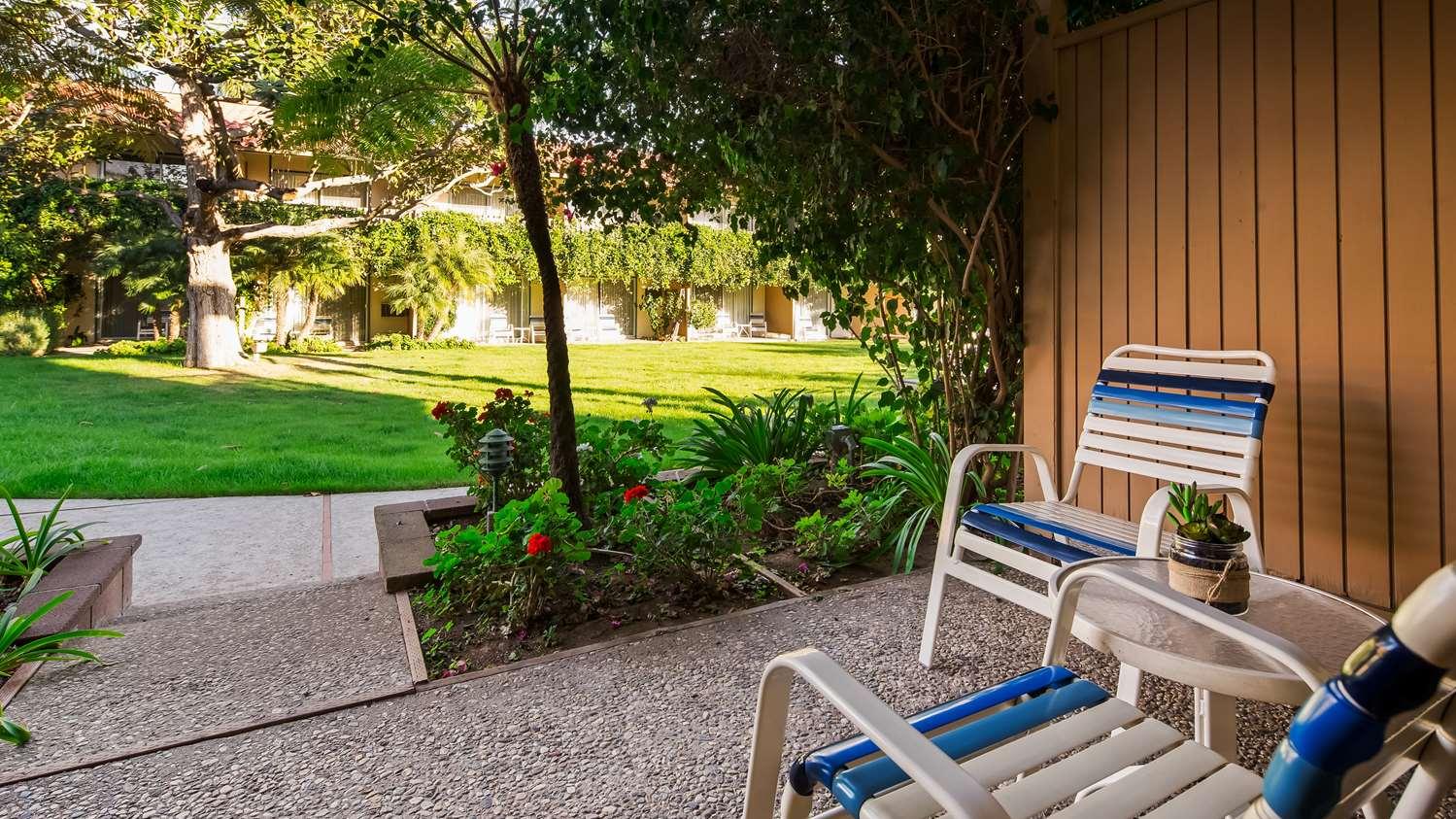 Western Pepper Tree Hotel 3*