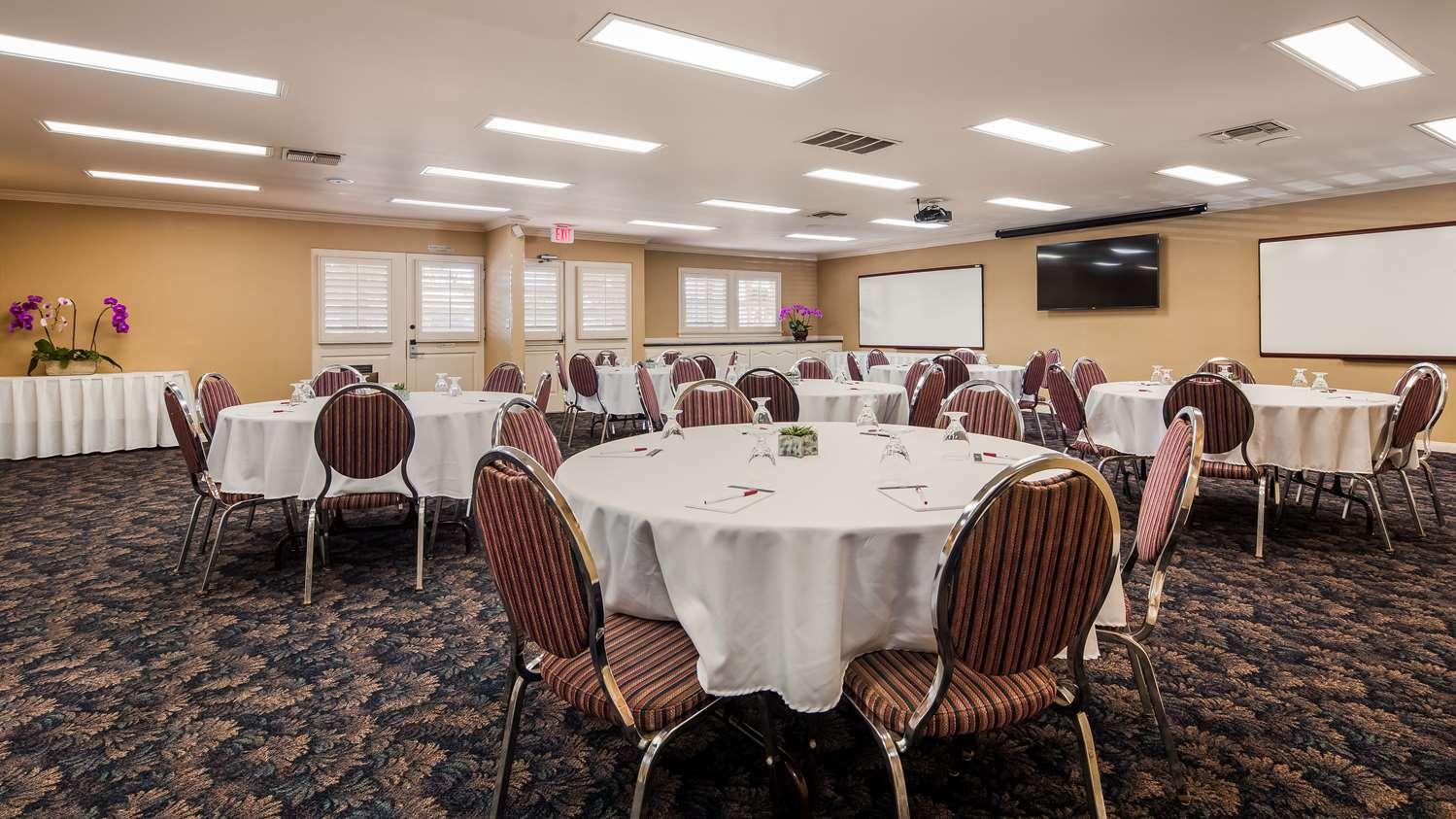 Western Pepper Tree Hotel