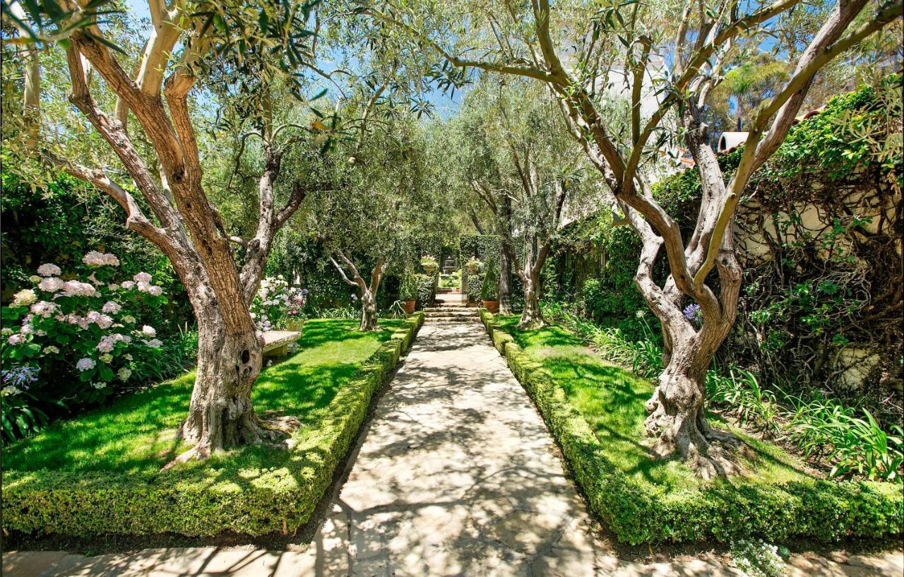 Villa Ravenscroft Historic Gated Montecito Estate With Pool & Tennis Court