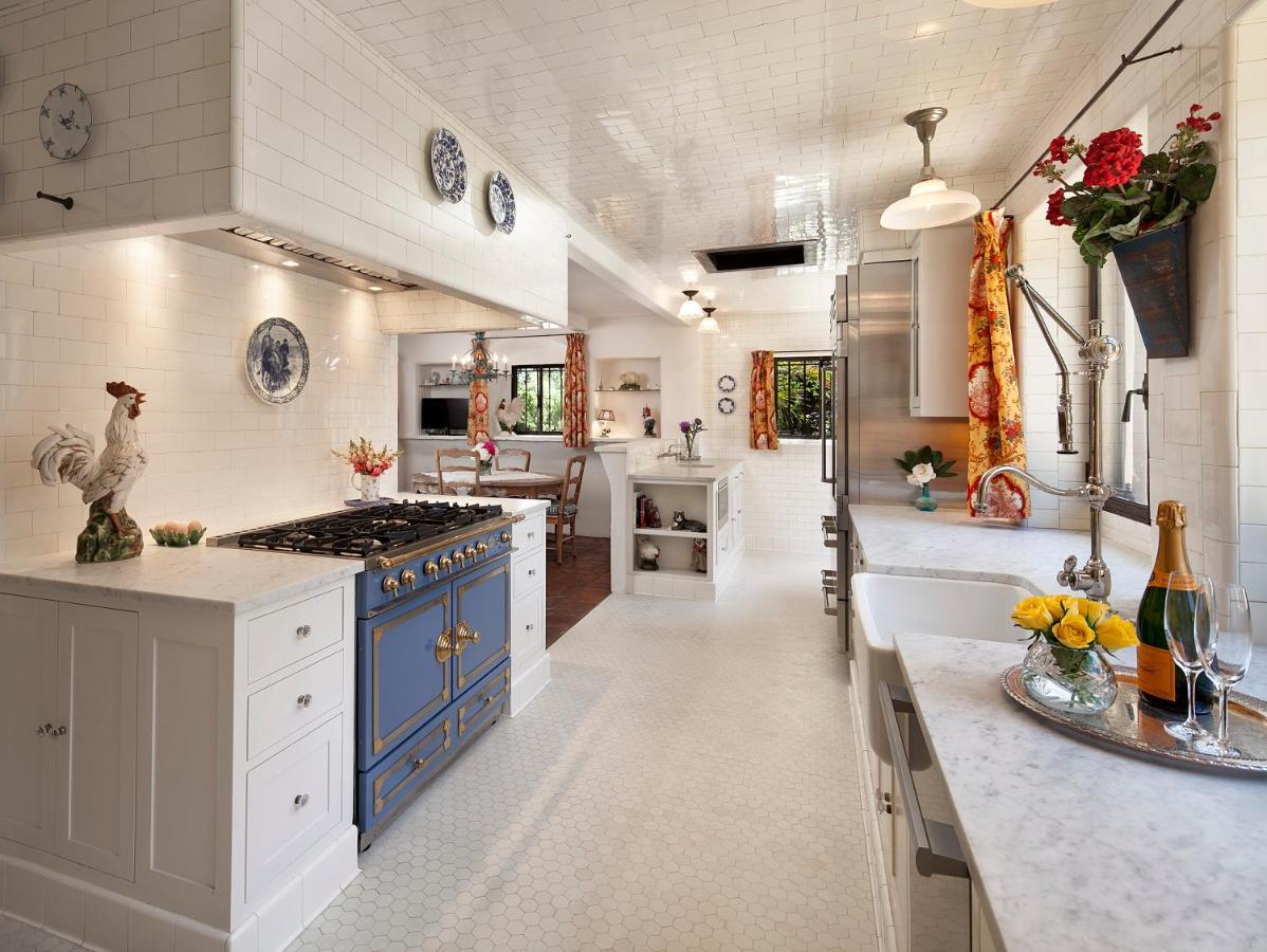 Villa Ravenscroft Historic Gated Montecito Estate With Pool & Tennis Court