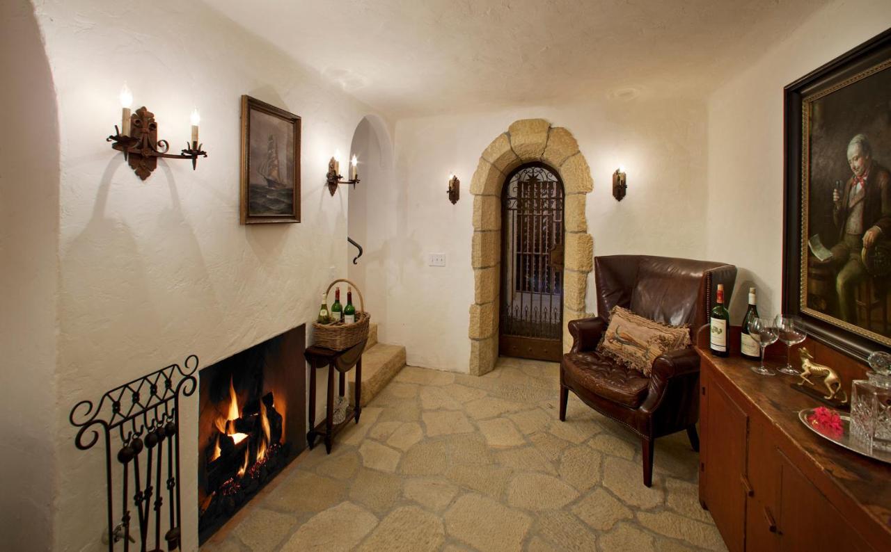 Villa Ravenscroft Historic Gated Montecito Estate With Pool & Tennis Court