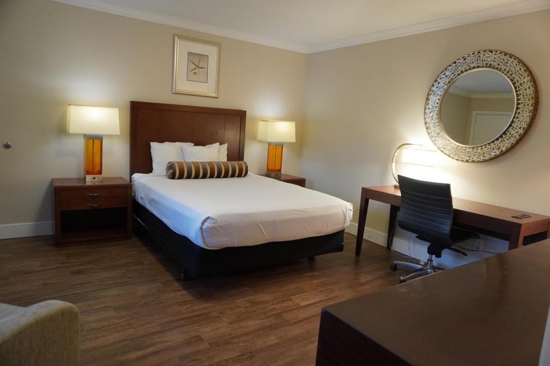 Rose Garden Motel 2*