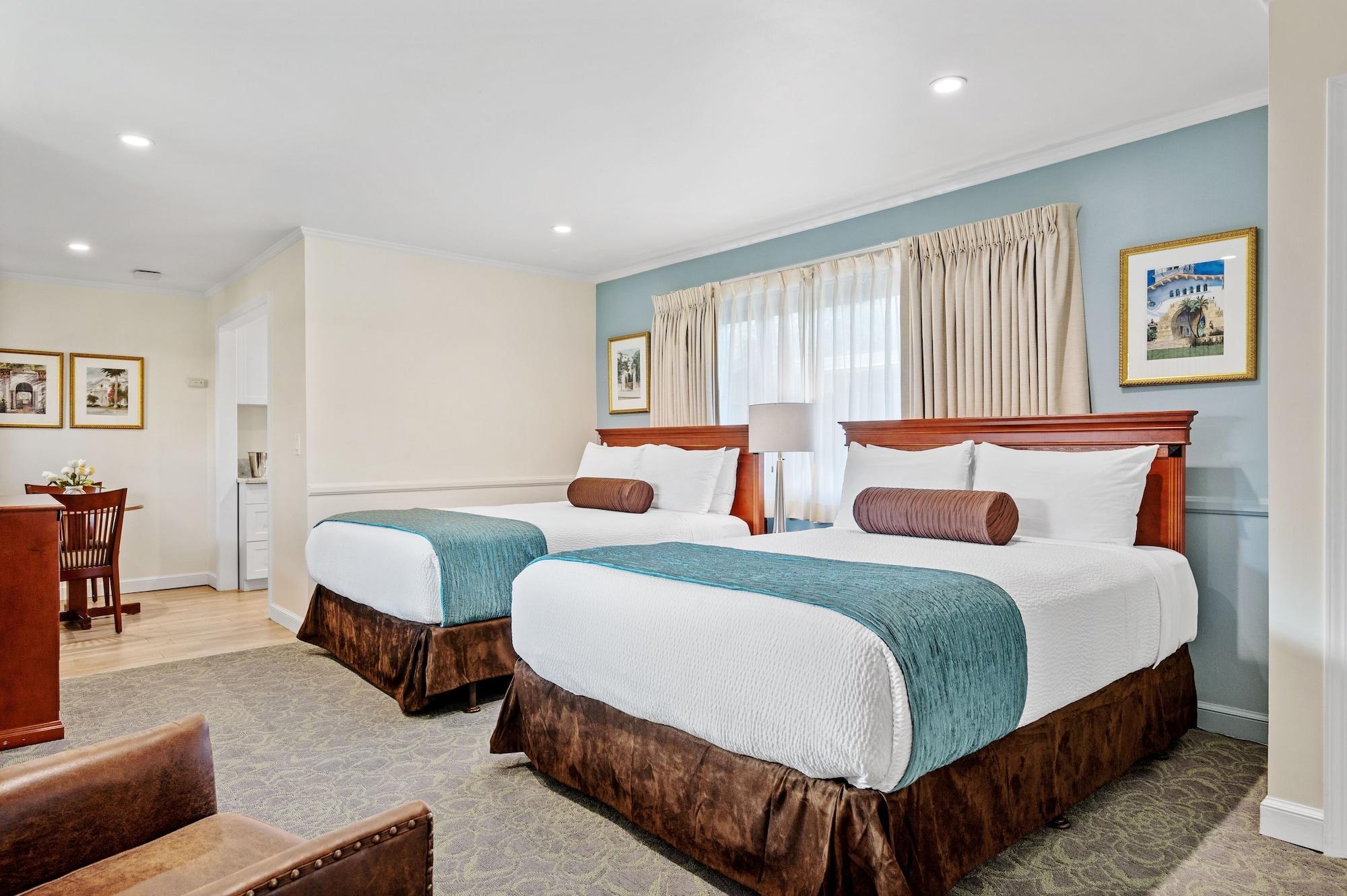 Hotel By The Harbor 3*