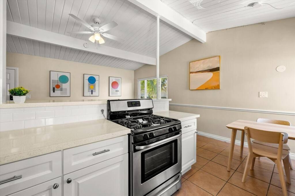 New 2 Bed Close To Downtown And