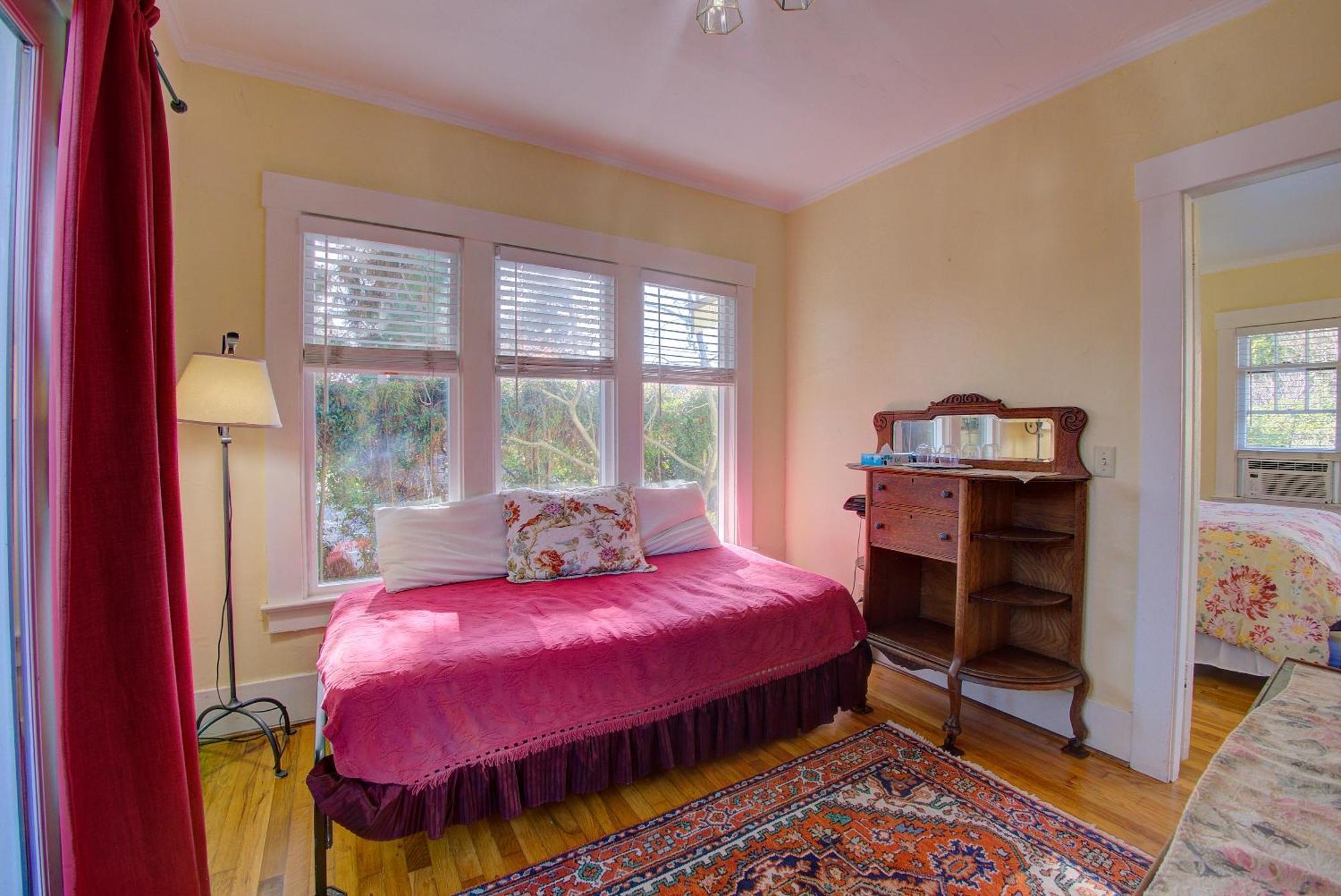 Bed & Breakfast Secret Garden & 2*