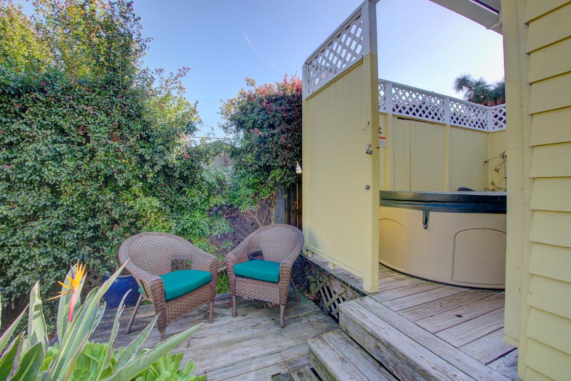 Secret Garden & Bed & Breakfast