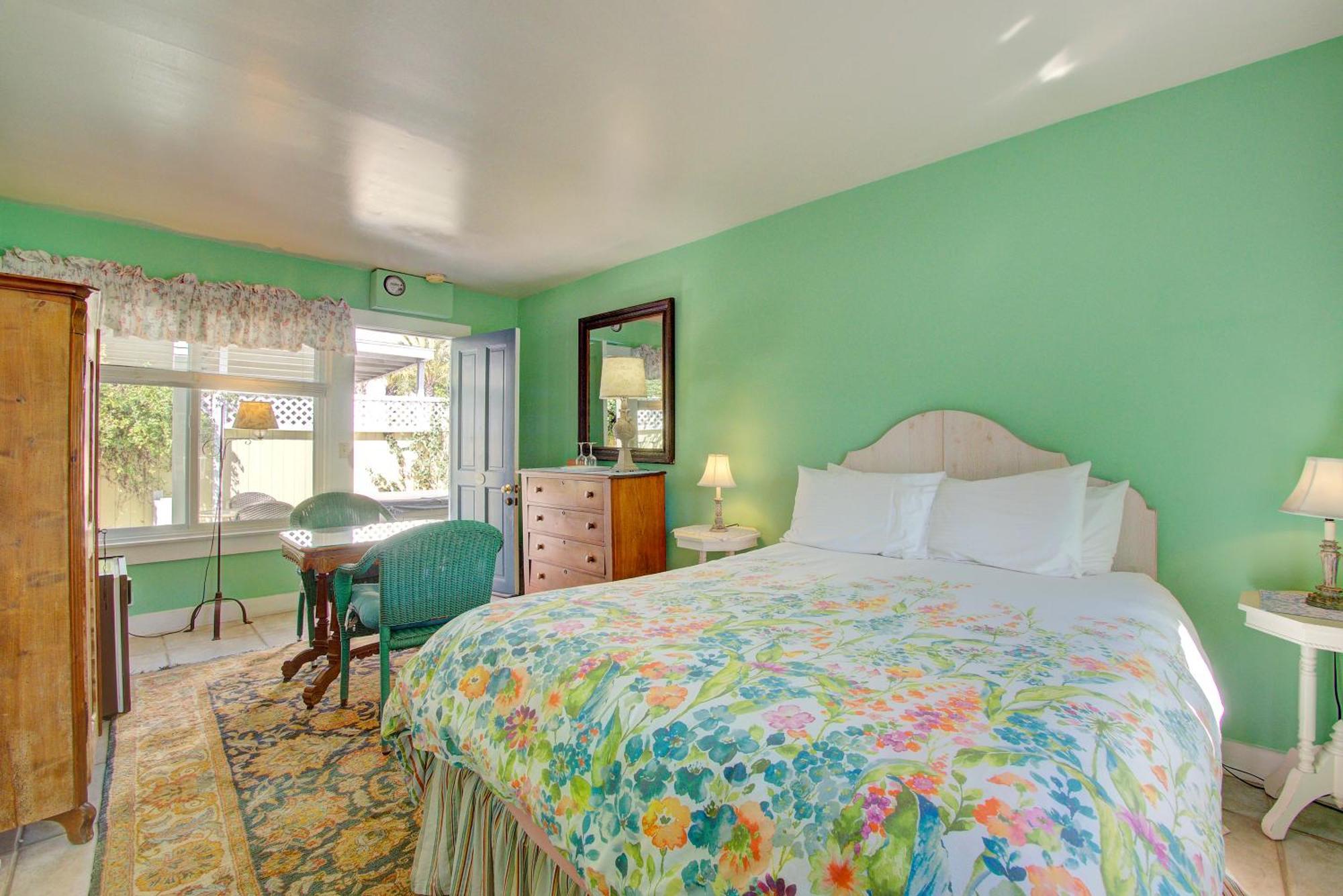 Secret Garden & Bed & Breakfast 2*