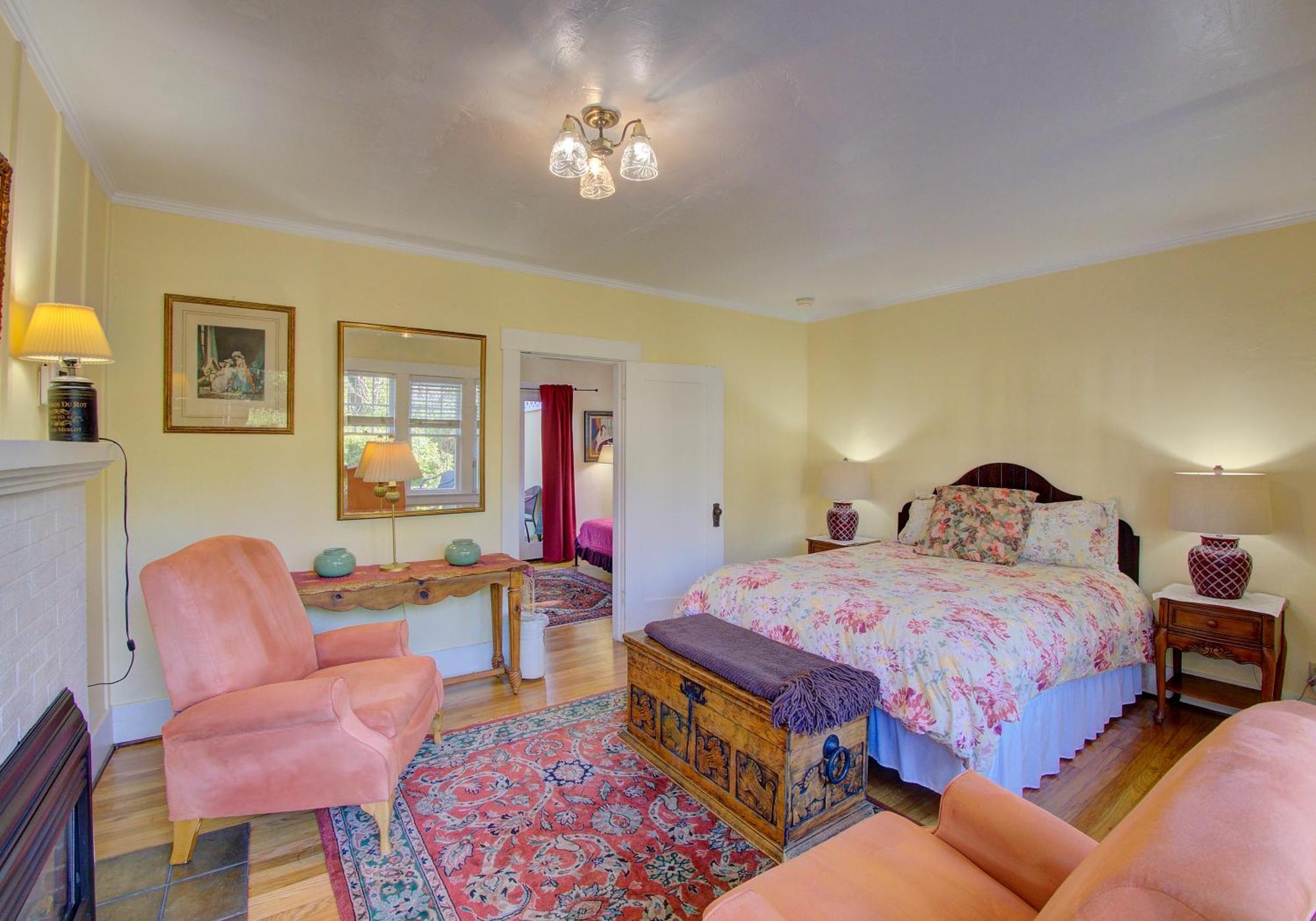 Secret Garden & Bed & Breakfast Santa Barbara