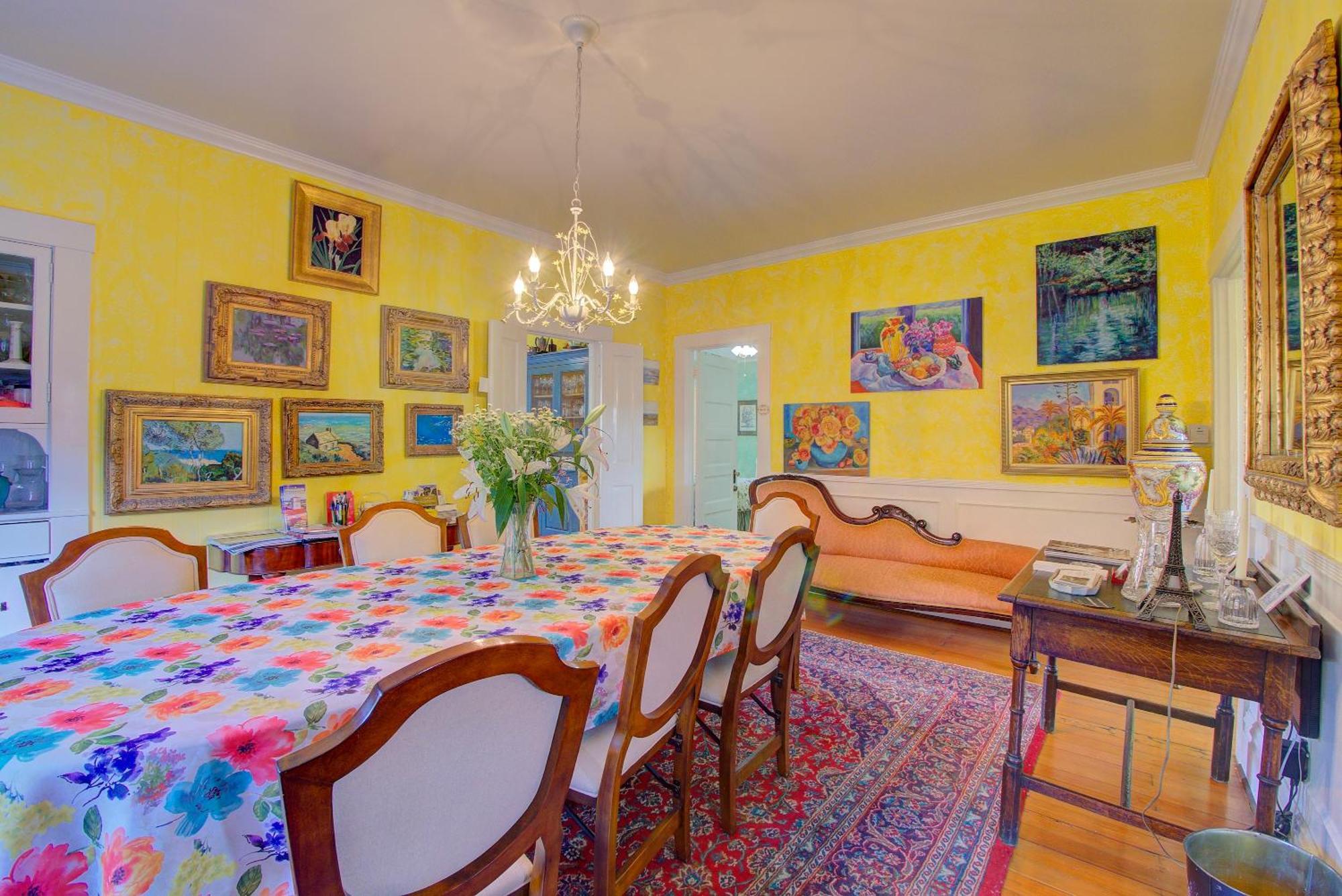 Secret Garden & Bed & Breakfast