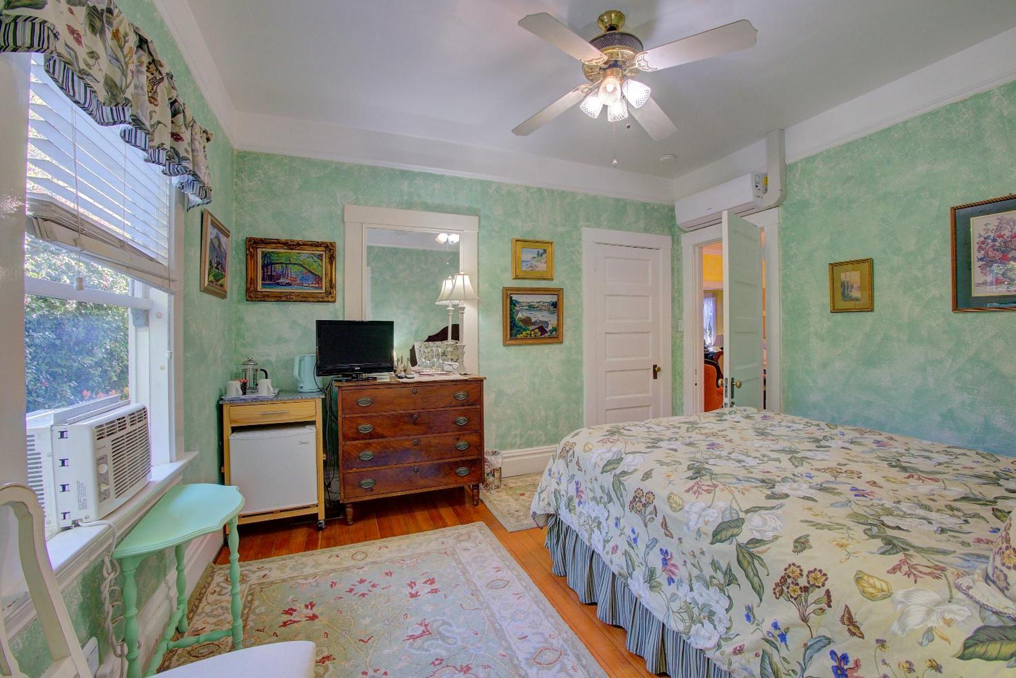 Bed & Breakfast Secret Garden & 2*