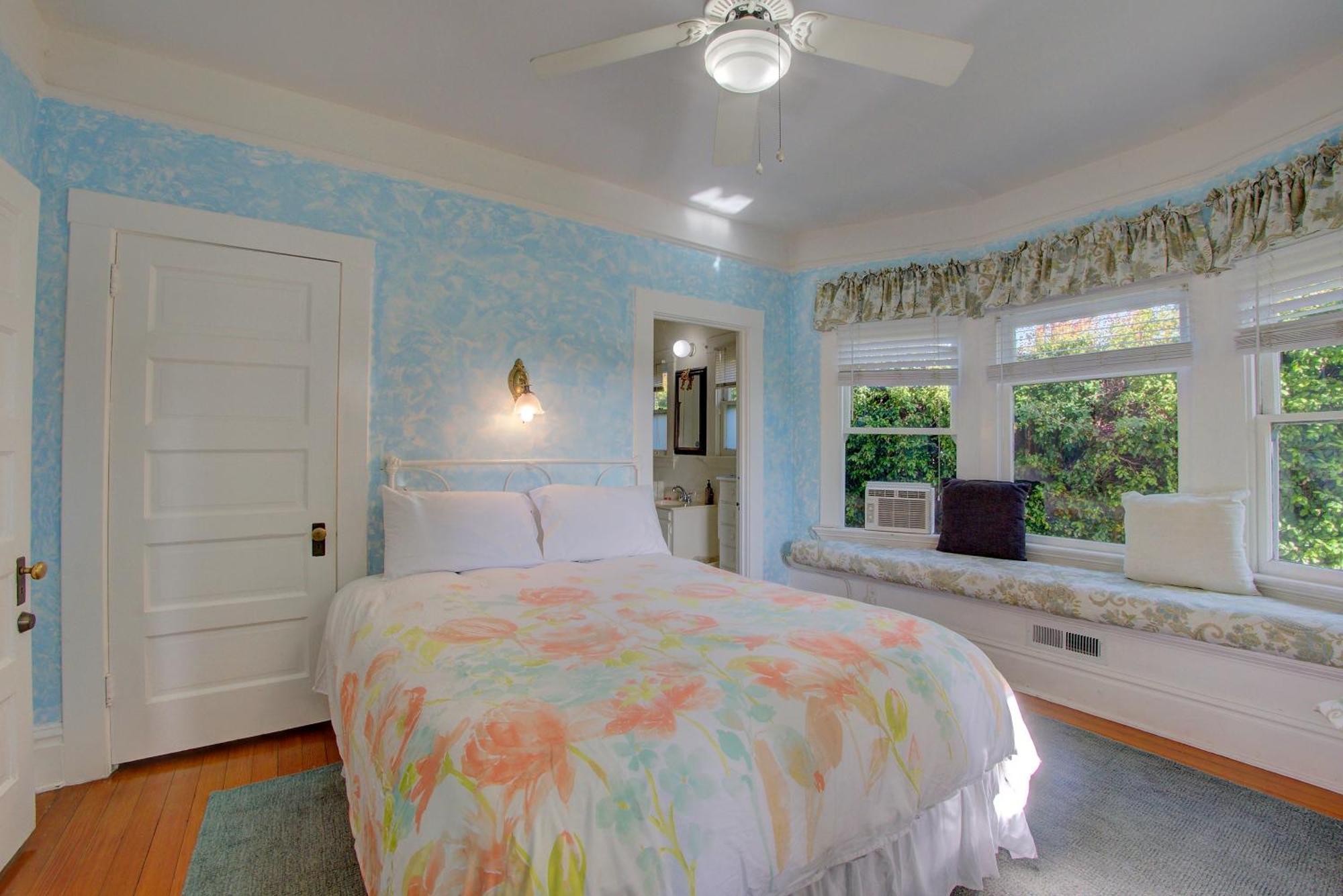 Secret Garden & Bed & Breakfast 2*