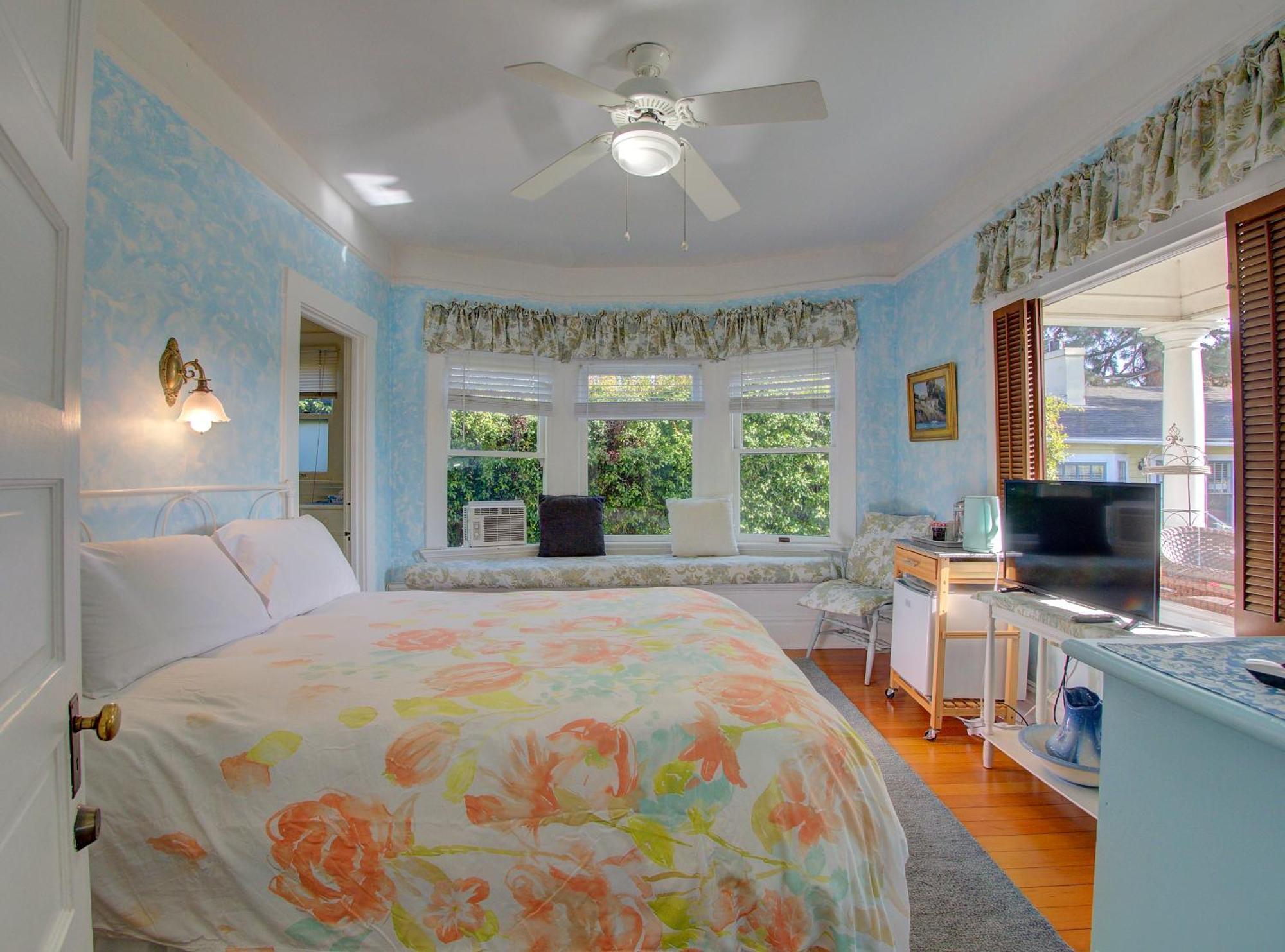 Secret Garden & Bed & Breakfast