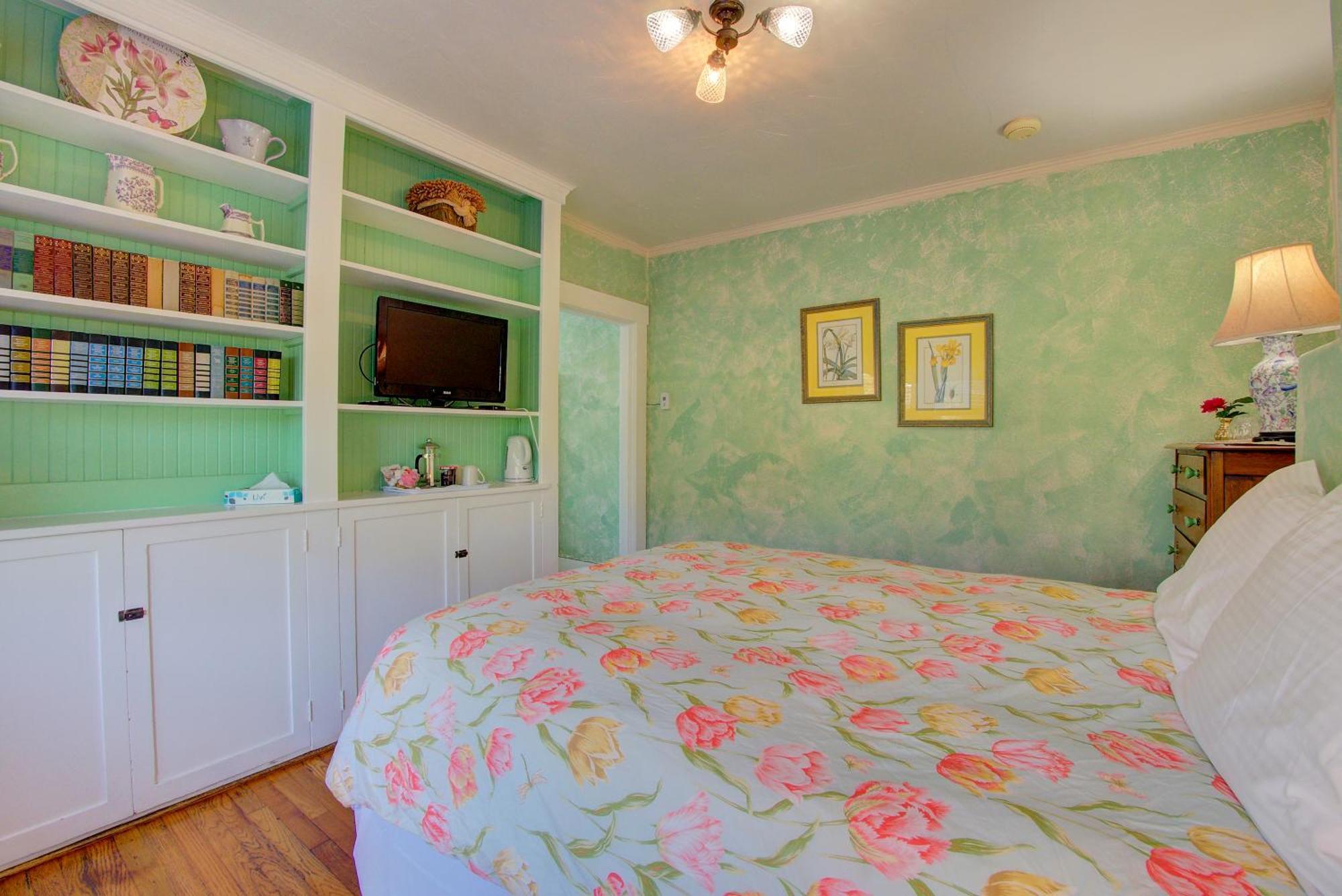 Secret Garden & Bed & Breakfast 2*
