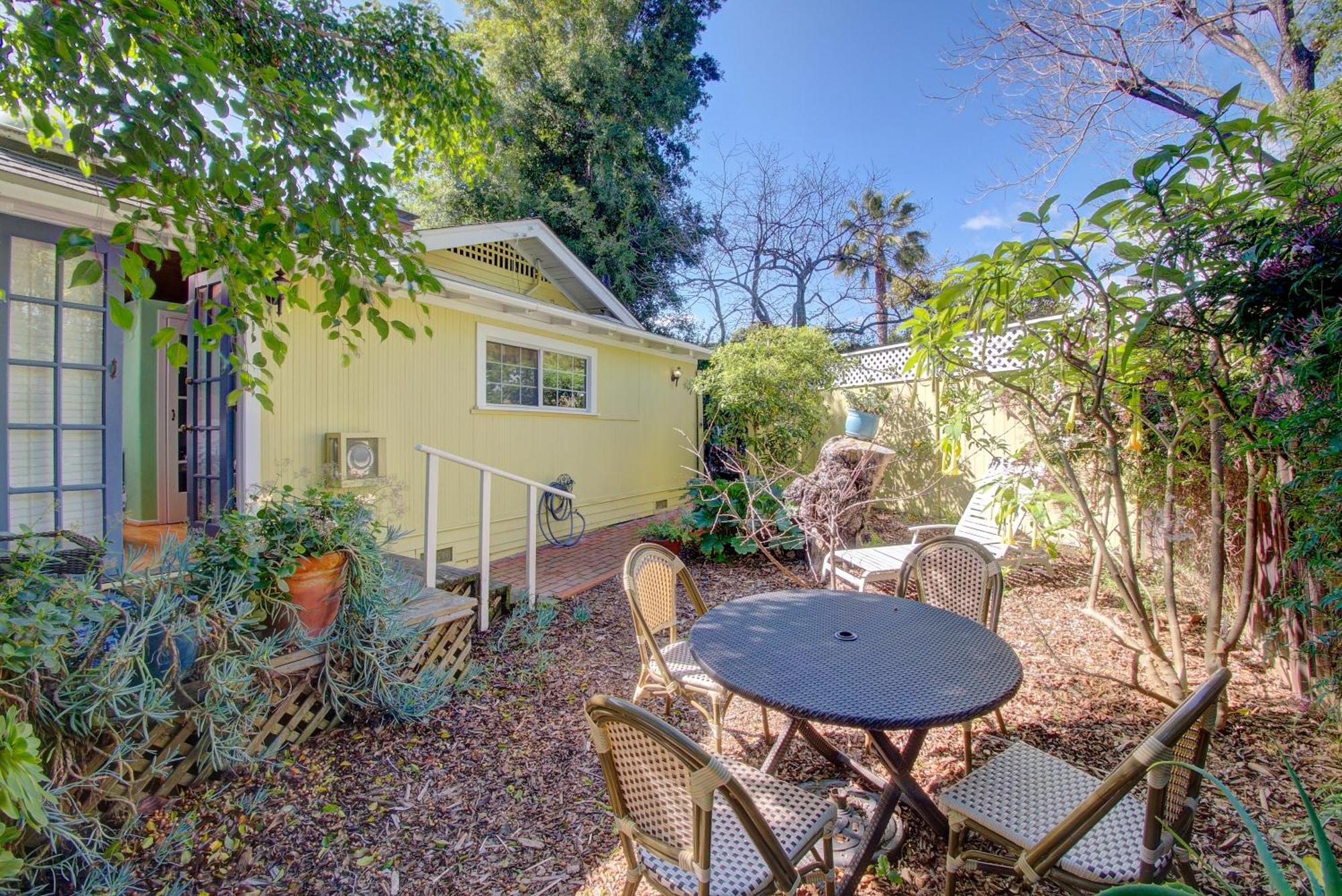 Bed & Breakfast Secret Garden &