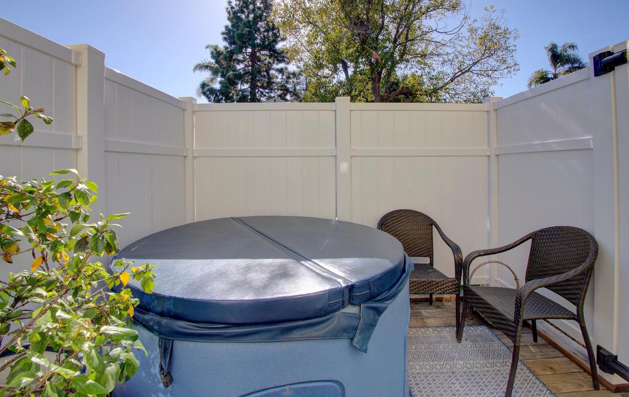 Secret Garden & Bed & Breakfast