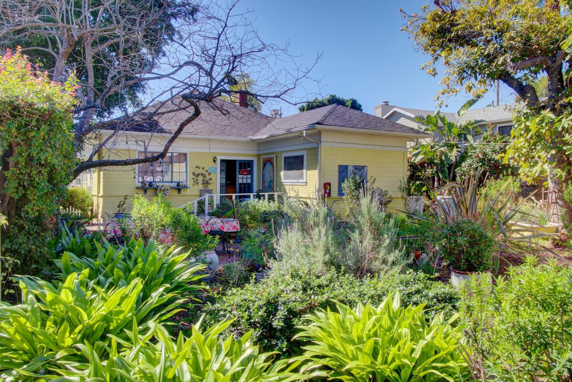 Secret Garden & Bed & Breakfast 2*