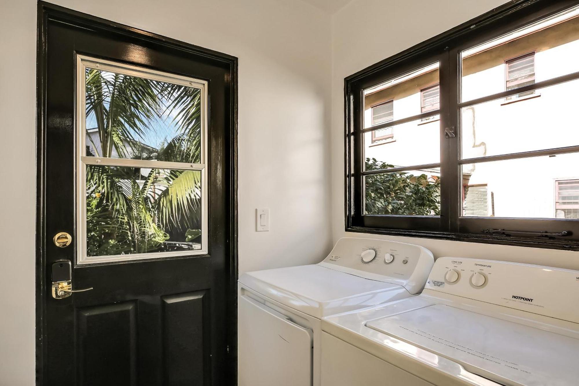 Villa West 3 *
