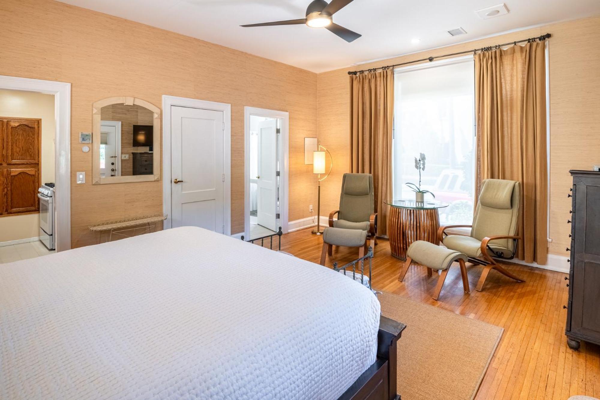 Inn Harbor House