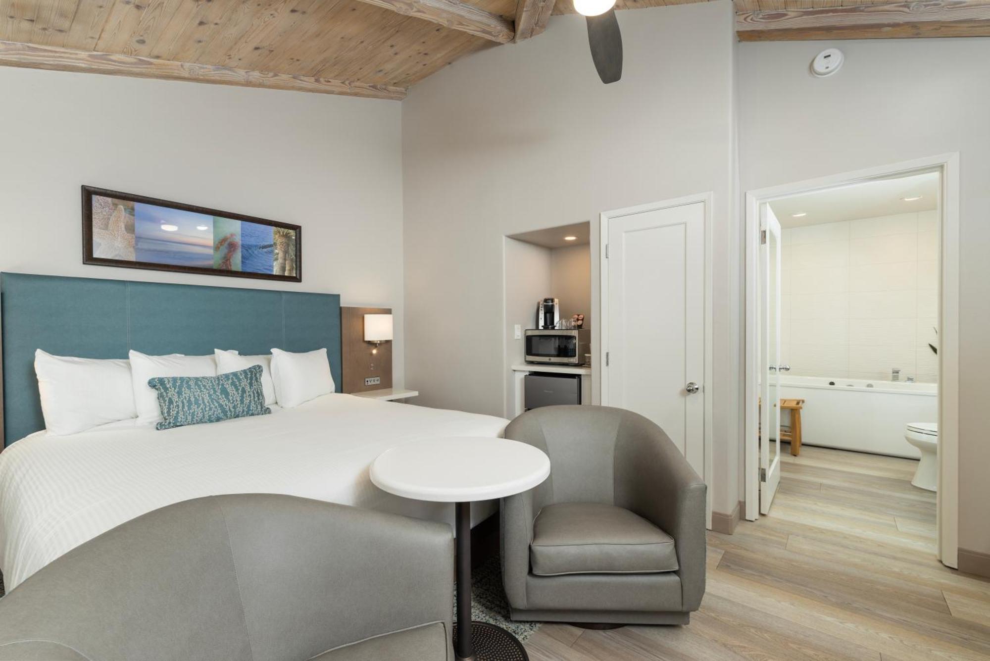 Marina Hotel