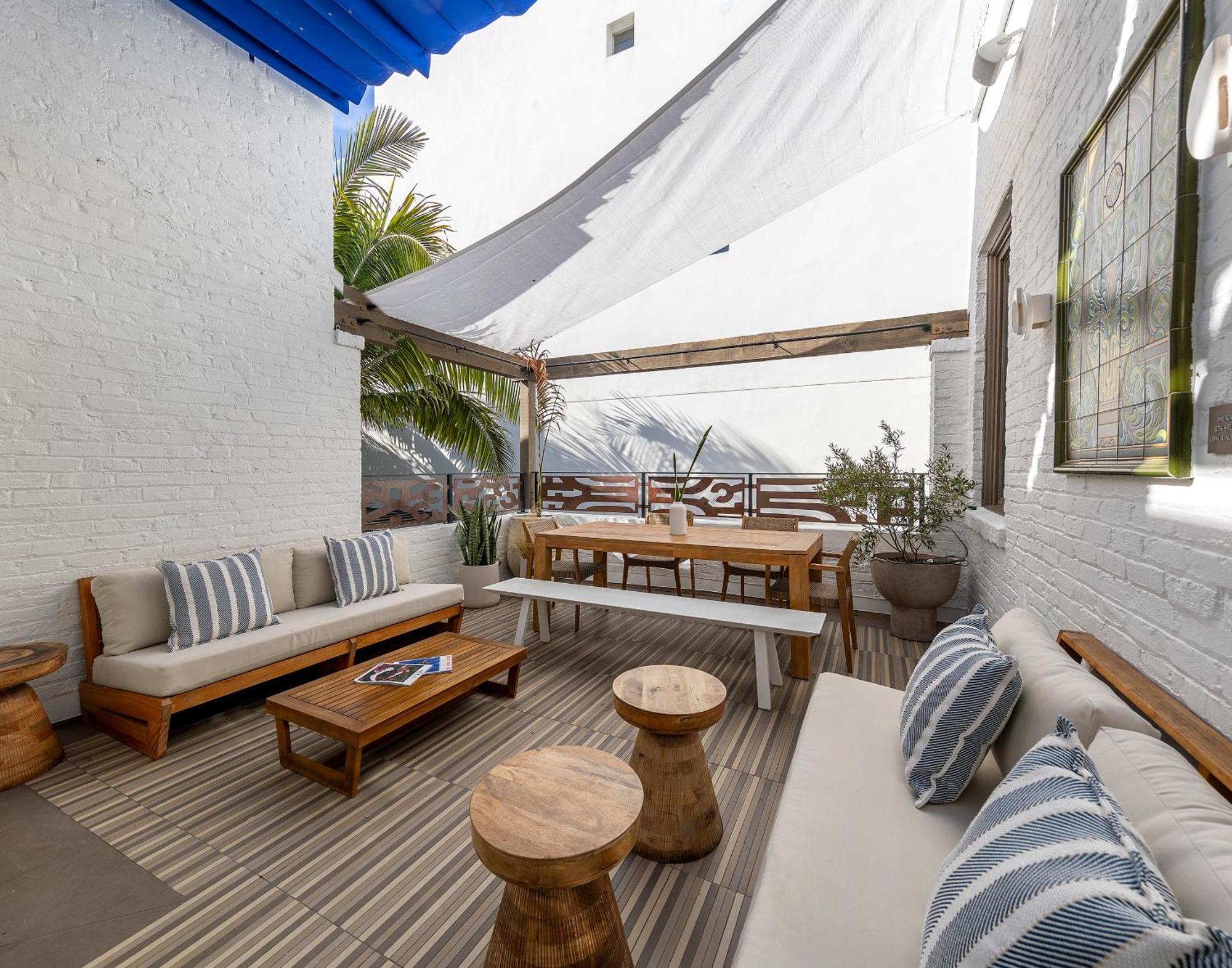 Riviera House Hotel