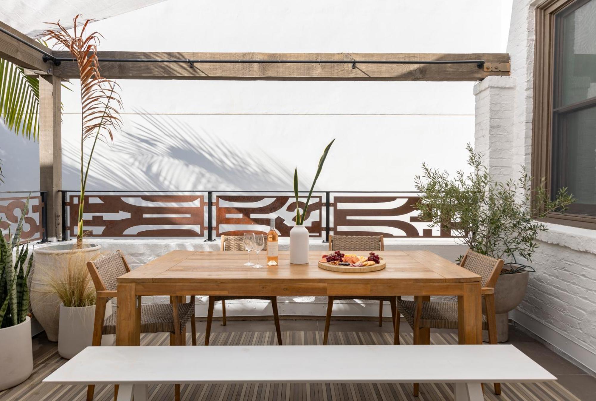 Riviera House Hotel 3*