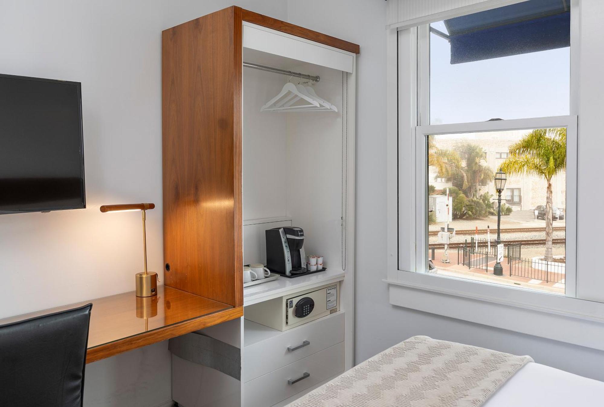 Riviera House 3*