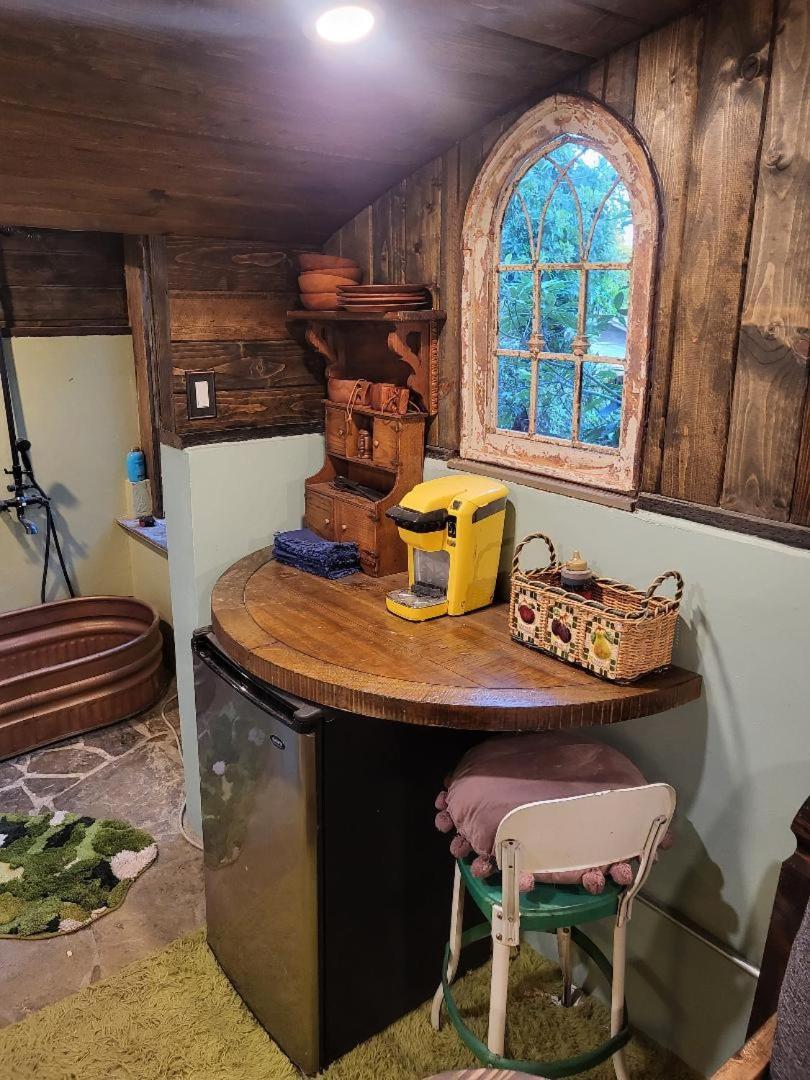 Hobbit Haven Guest house *