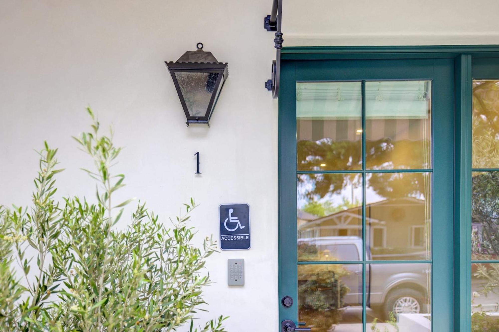 Casa De La Vina - Boutique In Downtown Apartment *