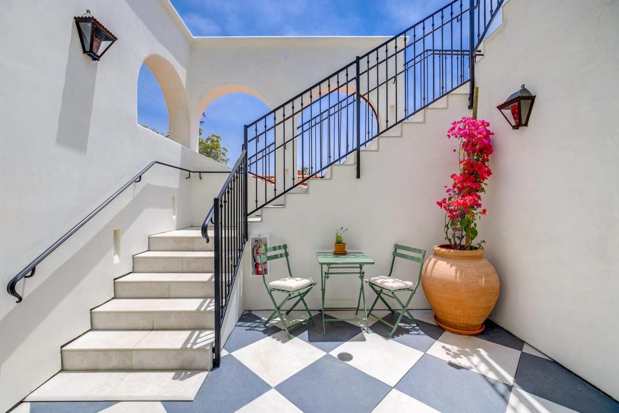Casa De La Vina - Boutique In Downtown Apartment *