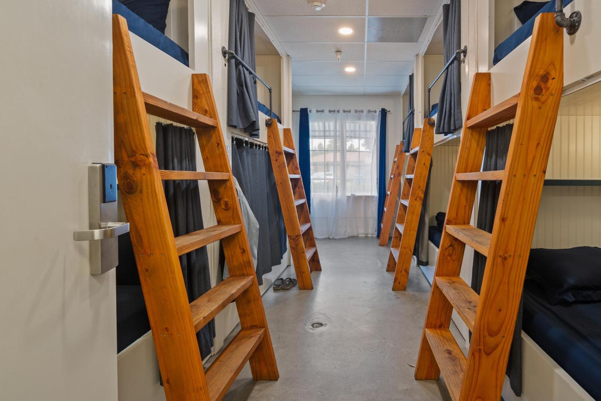 Hostel Ith *