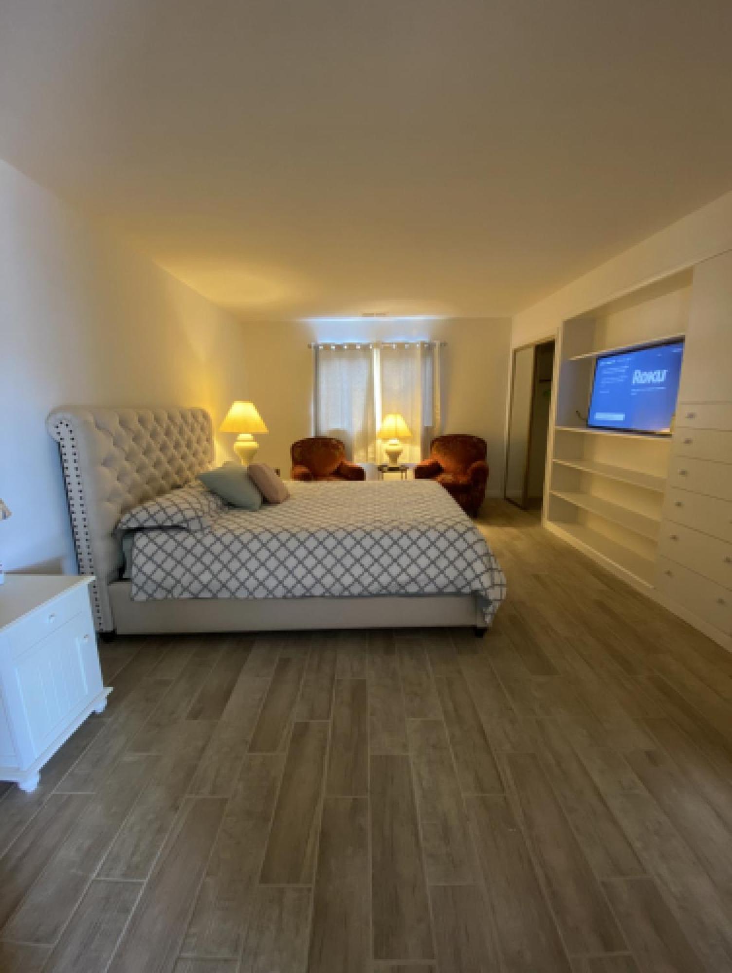 La Mesa House, A Large Modern Holiday home *