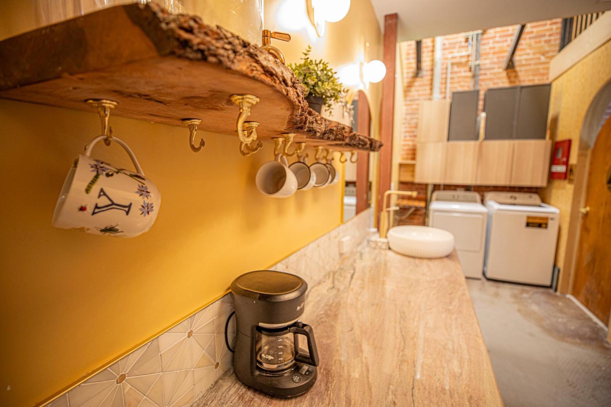 Social - Santa Barbara's First On State Street Hostel Santa Barbara