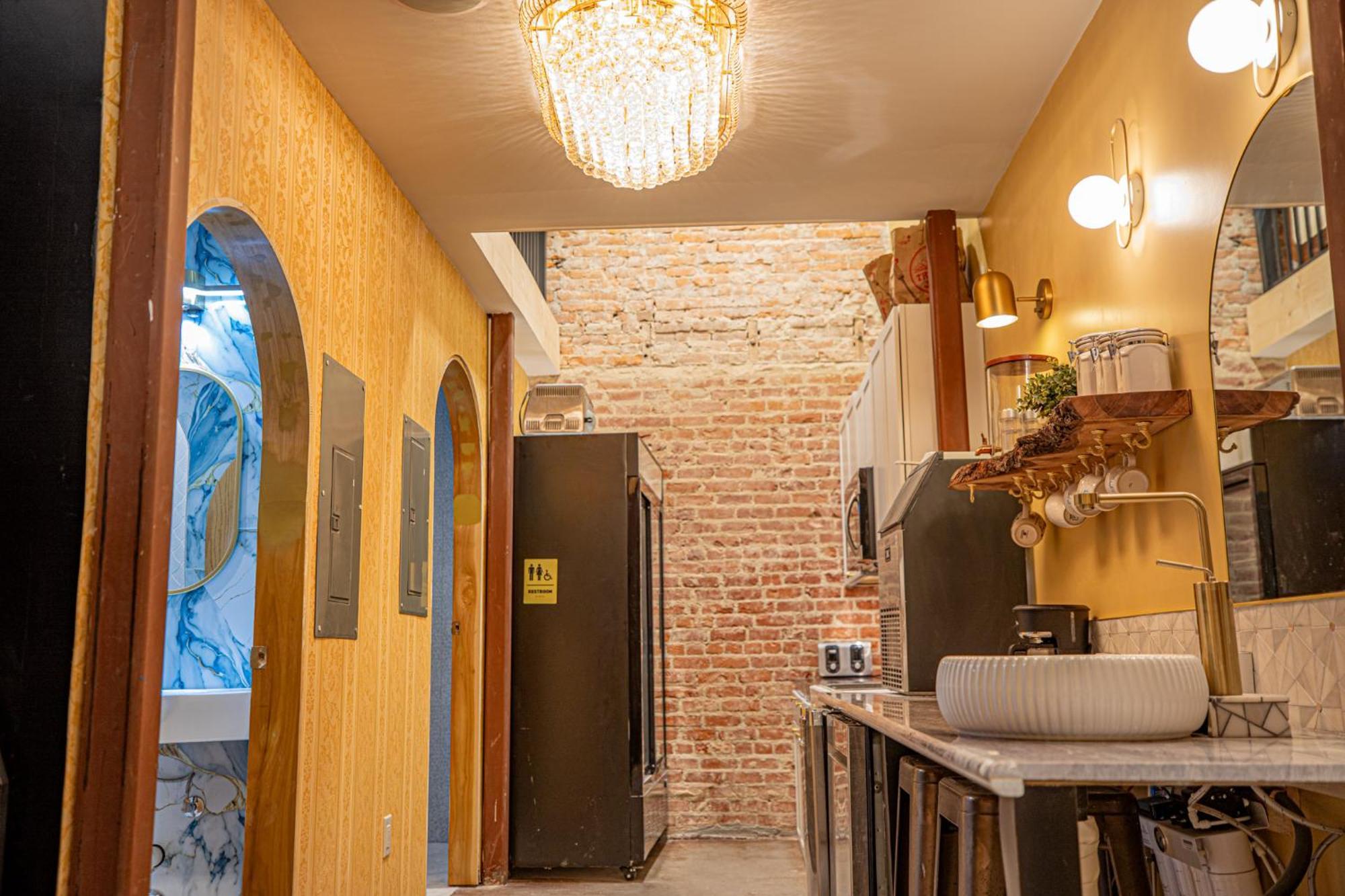 Social - Santa Barbara's First On State Street Hostel Santa Barbara